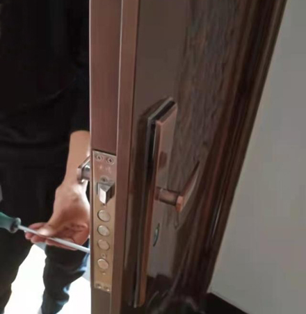 冕宁上门开锁 换锁 冕宁本地开锁公司